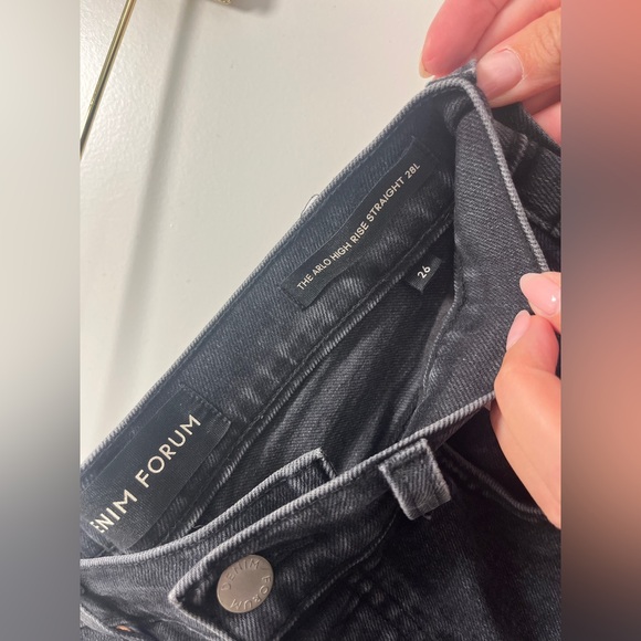 Denim Forum
The Arlo Hi-Rise Straight Jean Size 26 , 28L - Picture 2 of 5